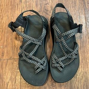 Chaco sandals size 8, black and white